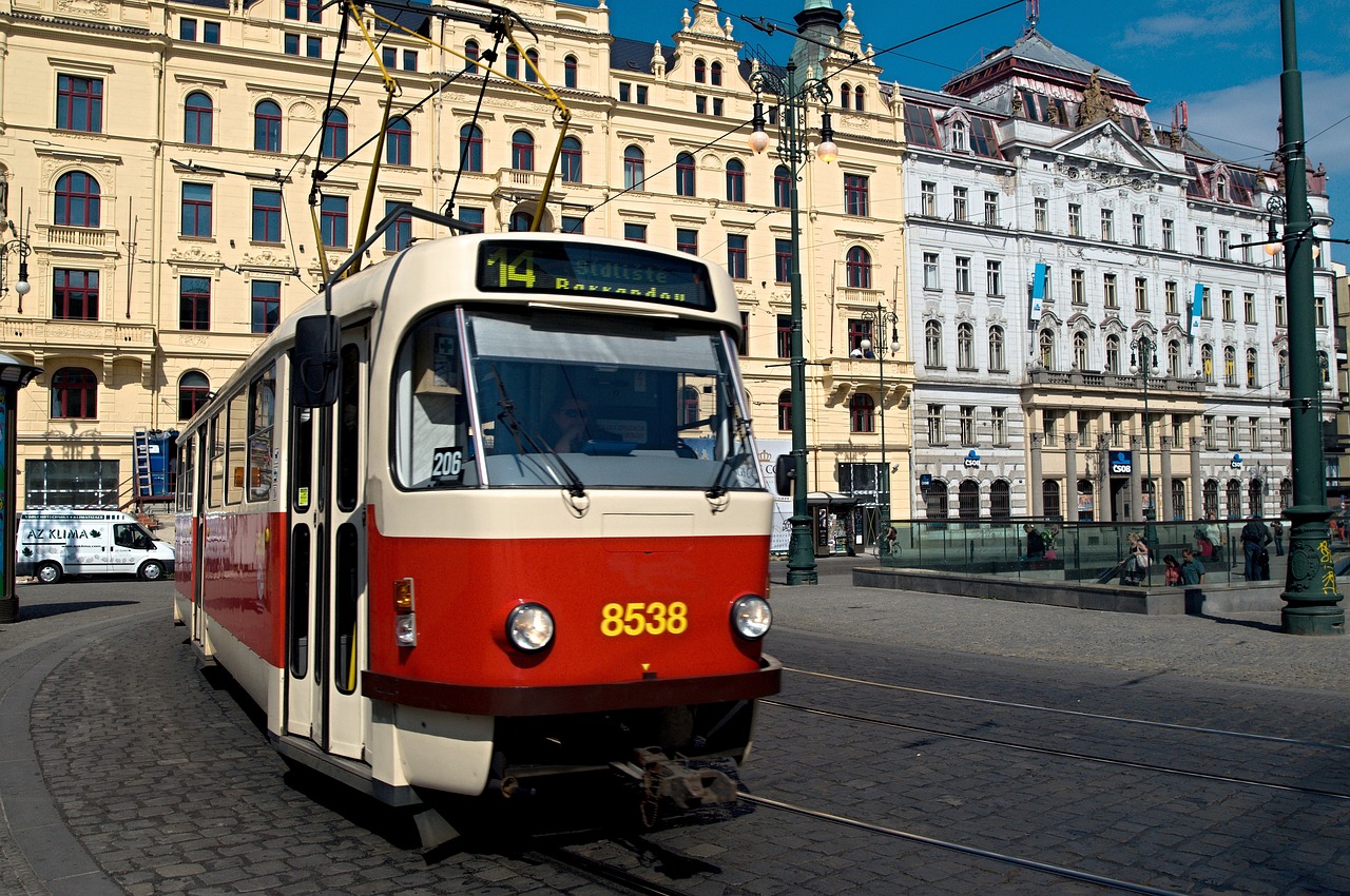 découvrez l'importance et les avantages des transports en commun dans les villes modernes. apprenez comment ils favorisent la mobilité durable, réduisent la congestion routière et contribuent à un mode de vie plus écologique.