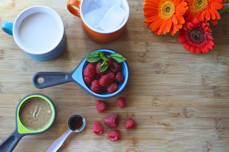 découvrez les superfoods, ces aliments concentrés en nutriments, qui boostent votre santé et vous aident à maintenir un mode de vie équilibré. apprenez comment intégrer ces super-aliments dans votre alimentation quotidienne pour profiter de leurs bienfaits.