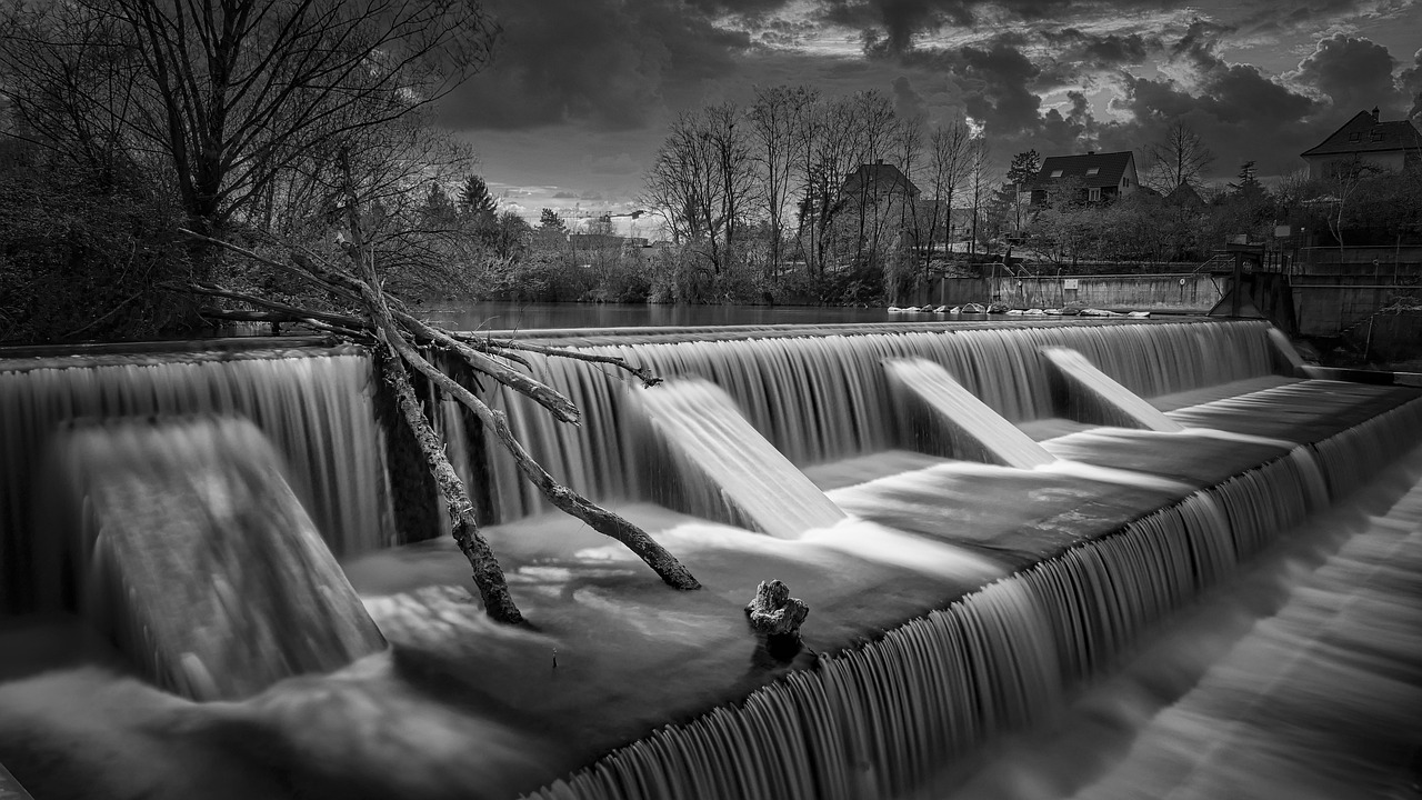 découvrez l'énergie hydroélectrique, une source renouvelable et durable qui utilise la force de l'eau pour produire de l'électricité. apprenez comment cette technologie contribue à la réduction des émissions de co2 et à la transition énergétique.